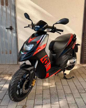 Aprilia sr motard