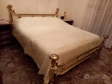 Copriletto matrimoniale damascato di cotone bianco