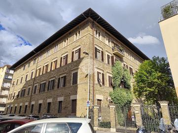 MONOLOCALE A FIRENZE