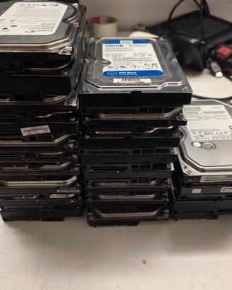 Lotto 22 HDD 3,5" n.18 da 500Gb e 4 da 1Tb