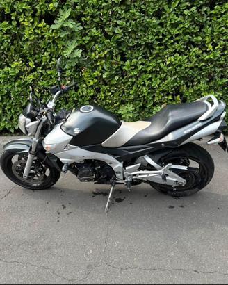 Suzuki gsr 600 - 2006