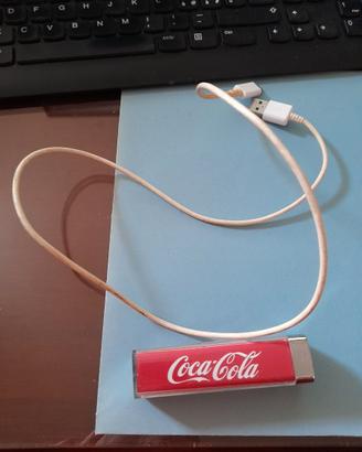 Power bank portatile con design Coca-Cola.
