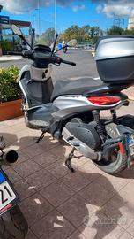 PIAGGIO BEVERLY 300 HPE