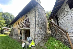 Casa indipendente di 87 m² con 3 locali e box auto