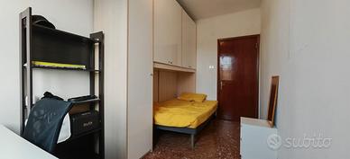 Stanza in appartamento in posizione centrale