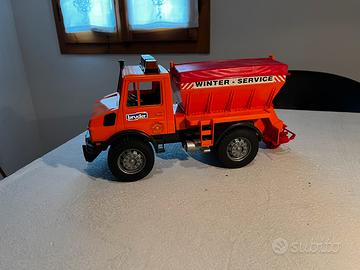 Camion giocattolo Bruder