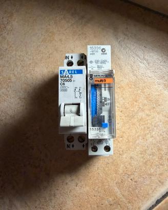 Lotto componenti elettrici