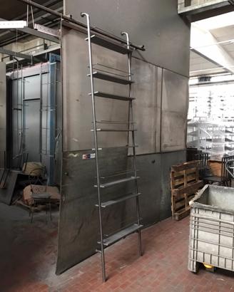 Bottigliera libreria industriale porta vino