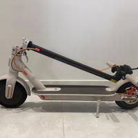 Monopattino elettrico MI Elettric scooter 3