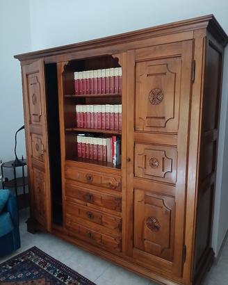 armadio on legno massello.