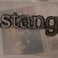 Ford Mustang II emblema 