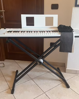 Tastiera dinamica YAMAHA NP-12 Piaggero e base