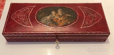 Antico grande portagioie in pelle o similpelle 