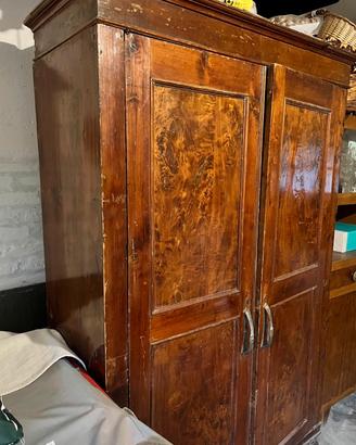 Armadio antico in legno – da restaurare