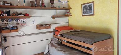 cameretta con letti scorrevoli