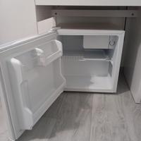 Piccolo frigo da camera o ufficio