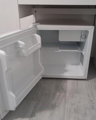 Piccolo frigo da camera o ufficio