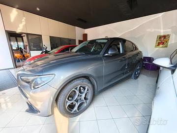 Alfa Romeo Stelvio 2.2 Turbodiesel AT8 RWD CON SOL