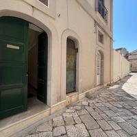 Centro storico Locale commerciale uso studio