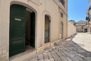 Centro storico Locale commerciale uso studio