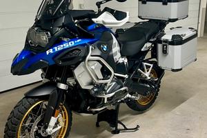 BMW R1250GS ADV HP + Navigator VI