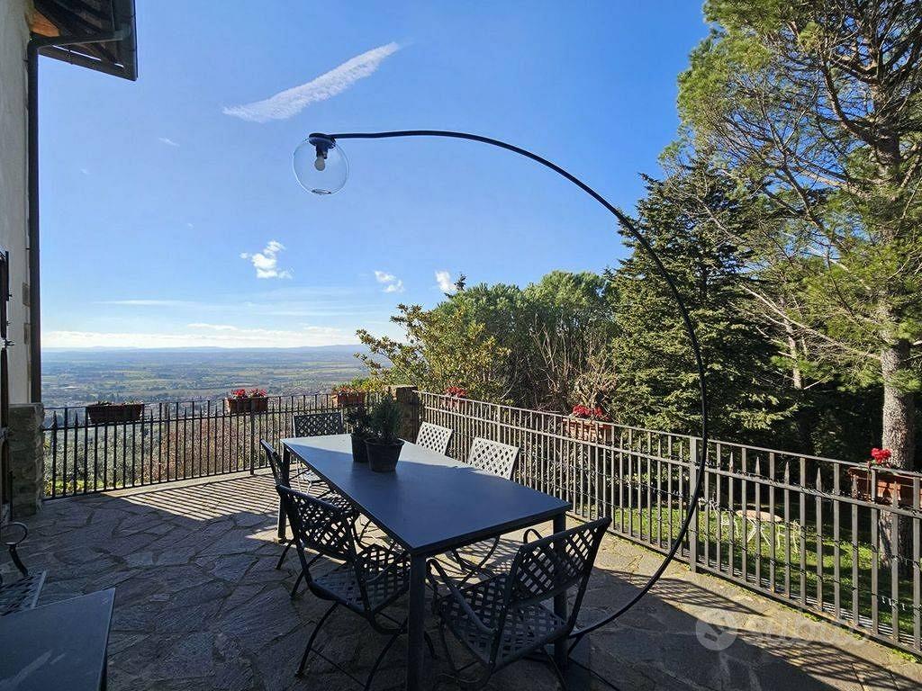 Rustico / Casale di 450 m² con 5 locali e box auto - Altro