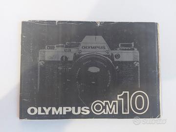 Olympus OM 10 Manuale Istruzioni