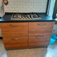 Mobile con fornelli a gas