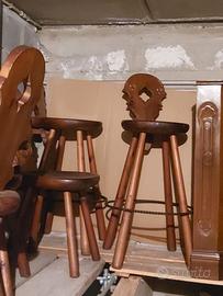 Sgabello in legno massello rustico