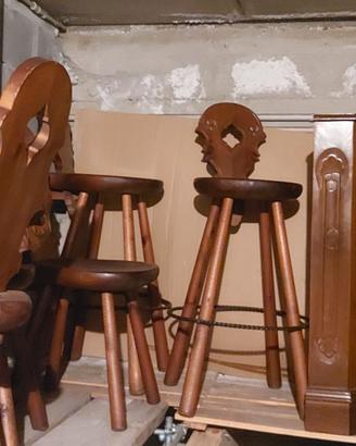Sgabello in legno massello rustico
