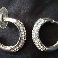 Orecchini a cerchietto con brillantini