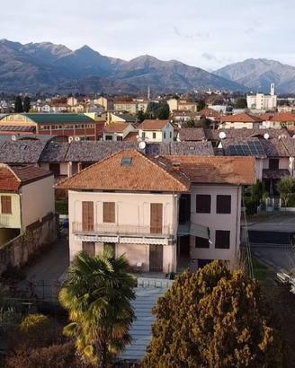 Villa di 358 m² con più di 5 locali e box auto dop