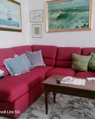 divano angolare rosso