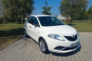 Lancia Ypsilon 1.2 69 CV 5 porte Gold