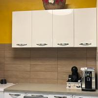 Pensili cucina completa di top e zoccolino sotto