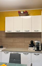 Pensili cucina completa di top e zoccolino sotto