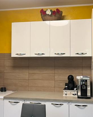 Pensili cucina completa di top e zoccolino sotto