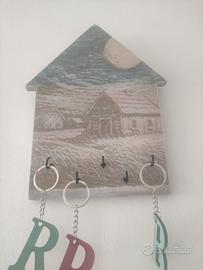 Appendichiavi legno casetta inciso luna 3D
