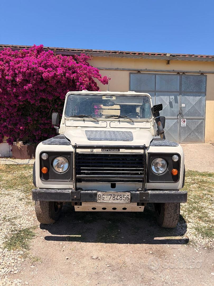 Land Rover Defender 1981 photo 2