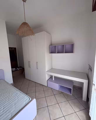 Arredamento camera completo — Bianco e lilla