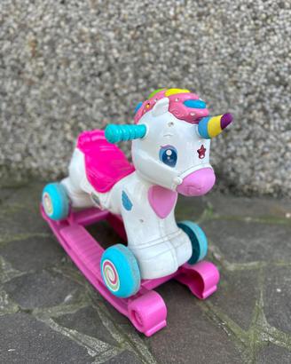 Unicorno con ruote e dondolo