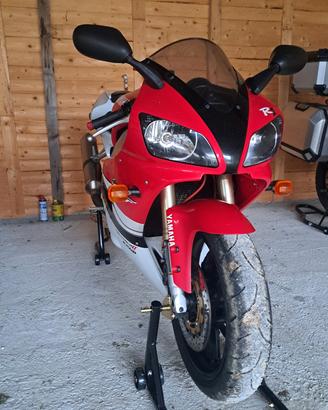 Yamaha R1 a carburatori!!!