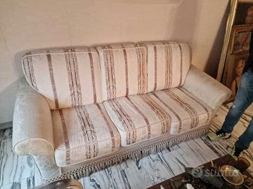 Set divano 3 posti e 2 poltrone