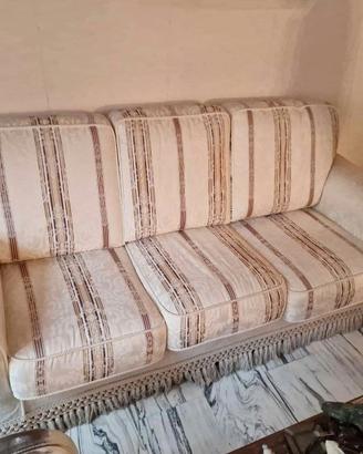 Set divano 3 posti e 2 poltrone