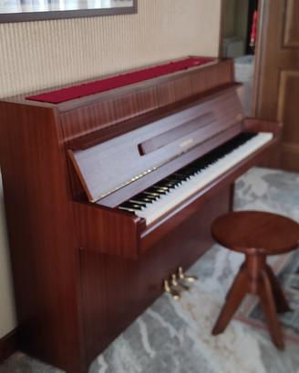 Pianoforte Jamaha a muro in ciliegio 