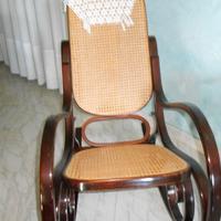 sedia a dondolo in legno
