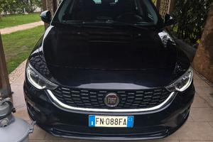 Auto  fiat tipo