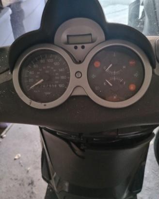 Scooter Piaggio Beverly 250 incidentato