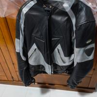 giubbotto in pelle per moto