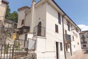 Casa singola nel centro storico di Rivisondoli (AQ